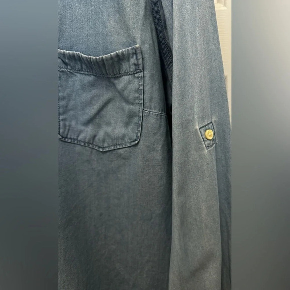 Simply Emma Women’s Button Down Light Denim Long Sleeve Shirt Size 2X - Picture 3 of 6